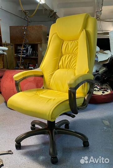 Офисное кресло