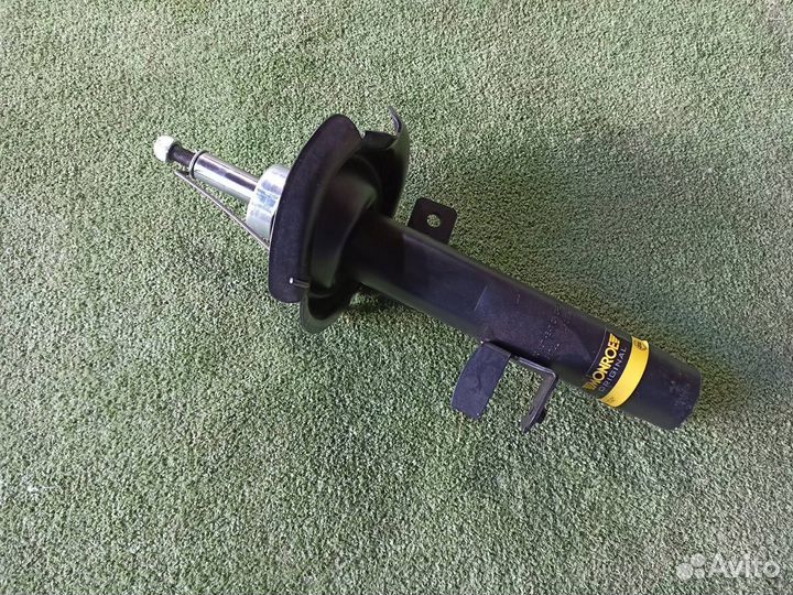 Амортизатор передний левый Ford Focus 3