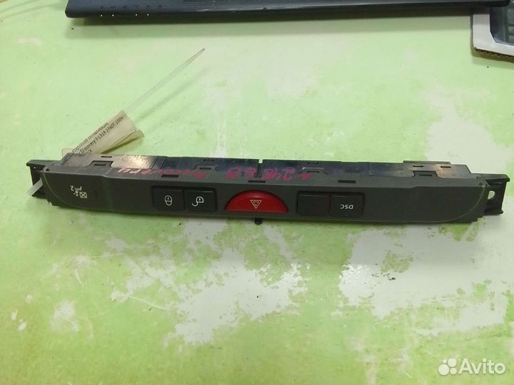 Кнопка аварийной сигнализации Land Rover Discovery