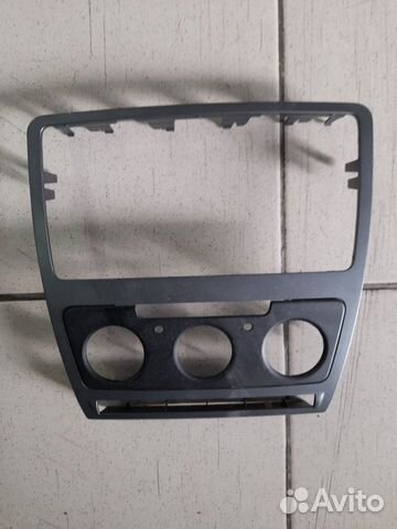 Рамка магнитолы на торпеду Skoda Oktavia A5
