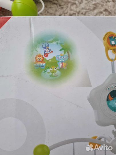 Мобиль с проектором изображ и безопасным кронштейн