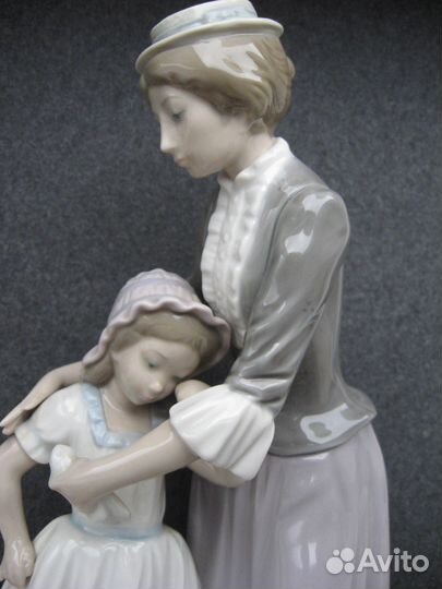 Фарфоровая статуэтка Lladro мама с дочкой