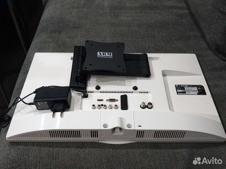 Монитор LG 22