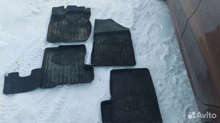 Резиновые коврики на Лада Xray