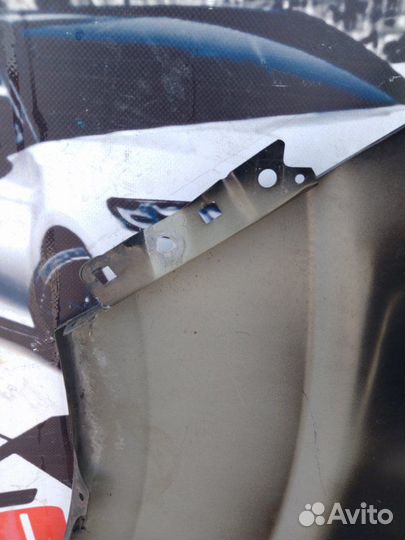 Крыло переднее правое Peugeot 4007 2007-2012