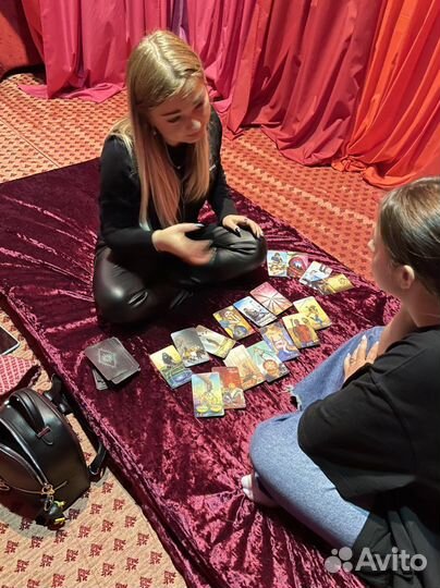 Гадание. Расклад на картах таро и рунах. Гадалка