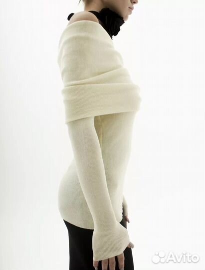 Кофта с открытыми плечами