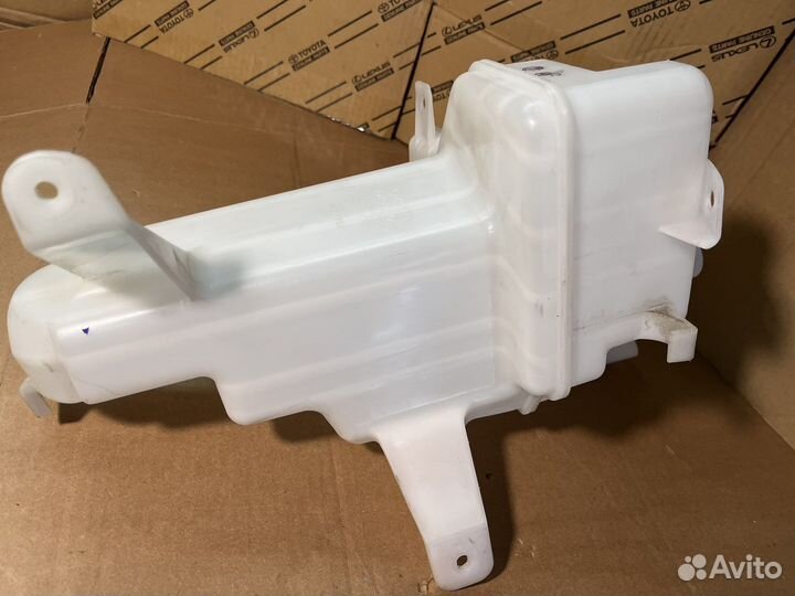 Бачок омывателя Toyota RAV4 40 2012-2017