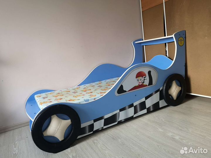 Детская кровать машинка