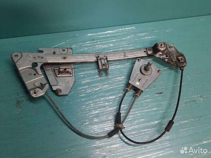 Задний левый стеклоподъёмник mazda 323 ba