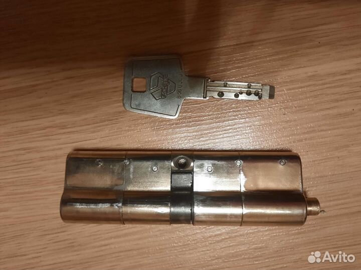 Личинка для дверей Франция