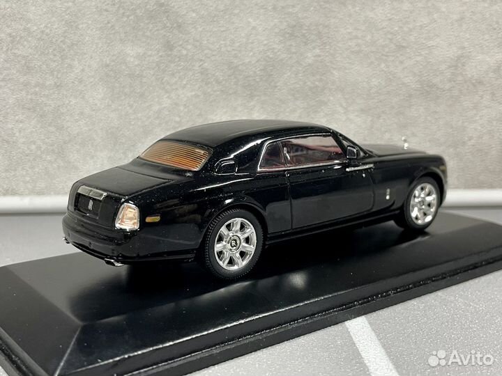 Редкая модель Rolls-Royce Phantom Black 1:43