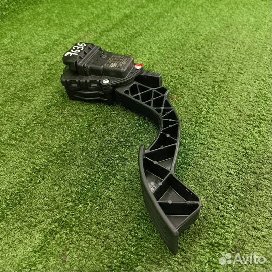 Педаль газа Ford Focus 2 2007 1804579