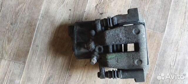 Задний правый суппорт volvo XC70