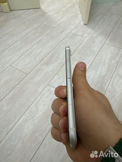 iPhone SE (2020), 64 ГБ