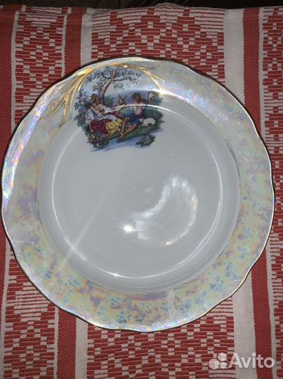 Набор фарфоровых тарелок « Мадонна»