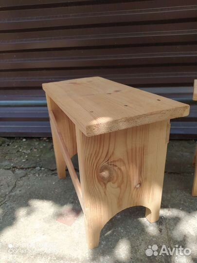 Стулья, табуреты. Дерево. Столы