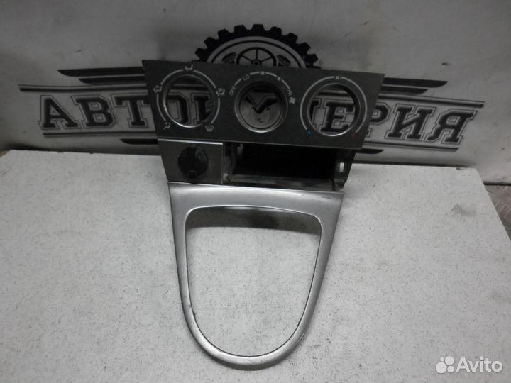 Панель передняя салона Pontiac Vibe 1