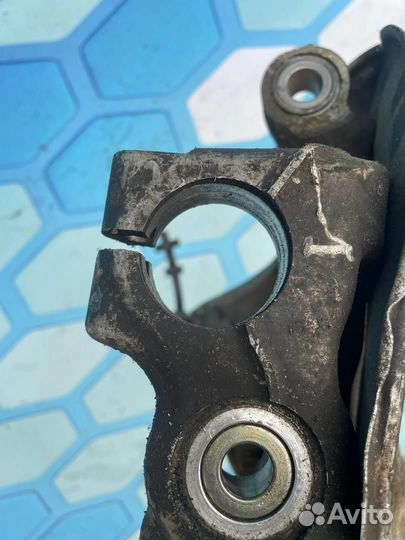 Кулак поворотный передний левый 8K0407253R