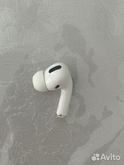 Правый наушник airpods pro