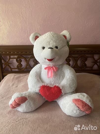 Плюшевый медведь с сердцем 90 см