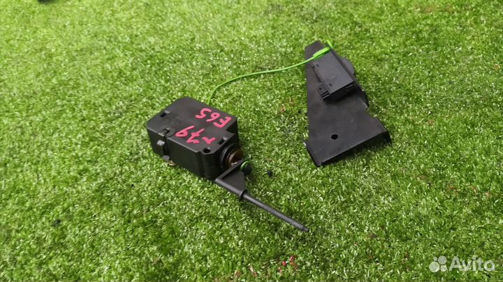 Замок лючка бензобака Bmw 7 Series E66 N62 4 2002