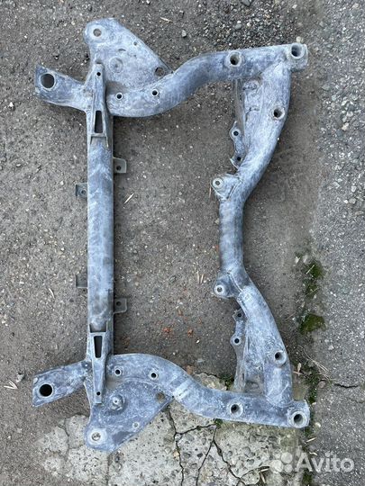 Балка передняя на w204