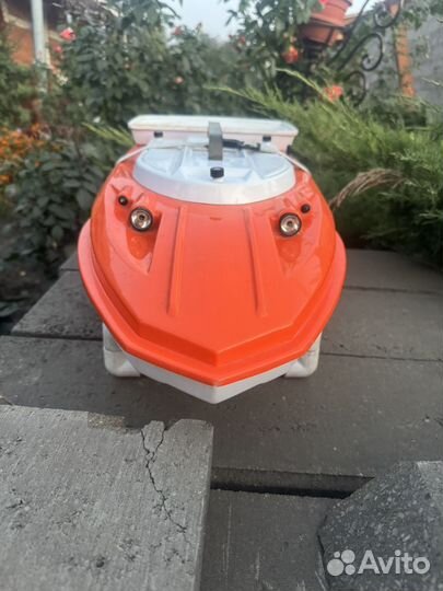 Прикормочный кораблик с gps и глубиномером