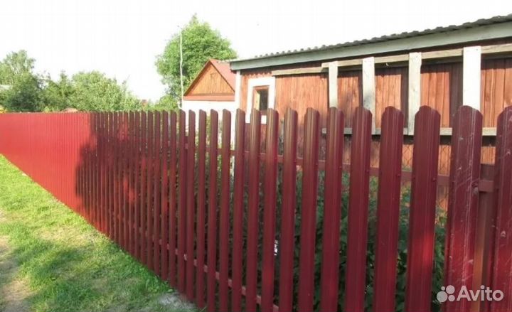 Забор из евроштакетника ,ворота качественно