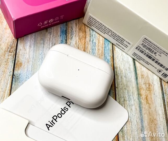 Наушники AirPods Pro с черным чехлом в подарок