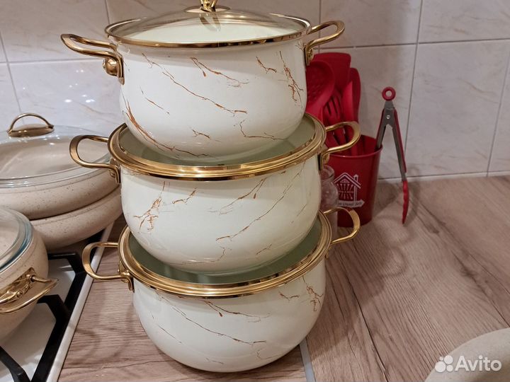 Набор эмалированых кастрюль