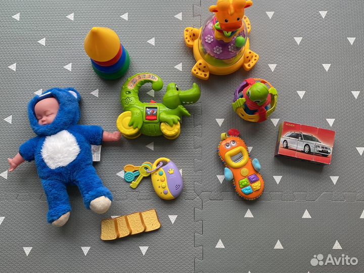 Развивающие игрушки для малышей пакетом