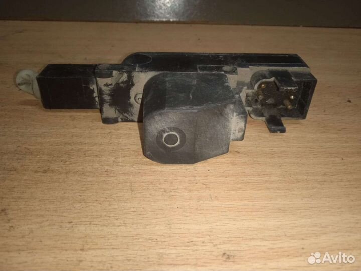 Привод замка крышки багажника bmw 5 E34 бмв 5 E34