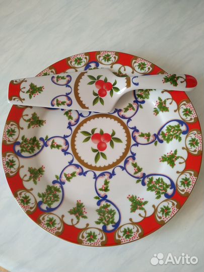 Блюдо с лопаткой