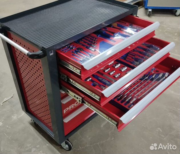 Тележка тзи-6Pro с инструментом Мастак 146 предм