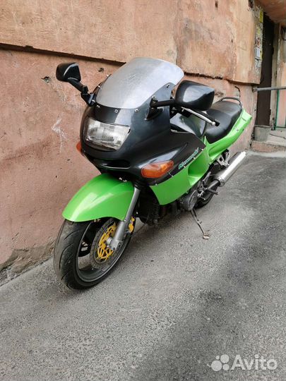 Kawasaki zzr600