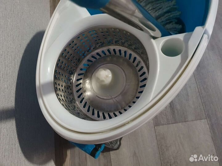 Ведро с педалью и шваброй