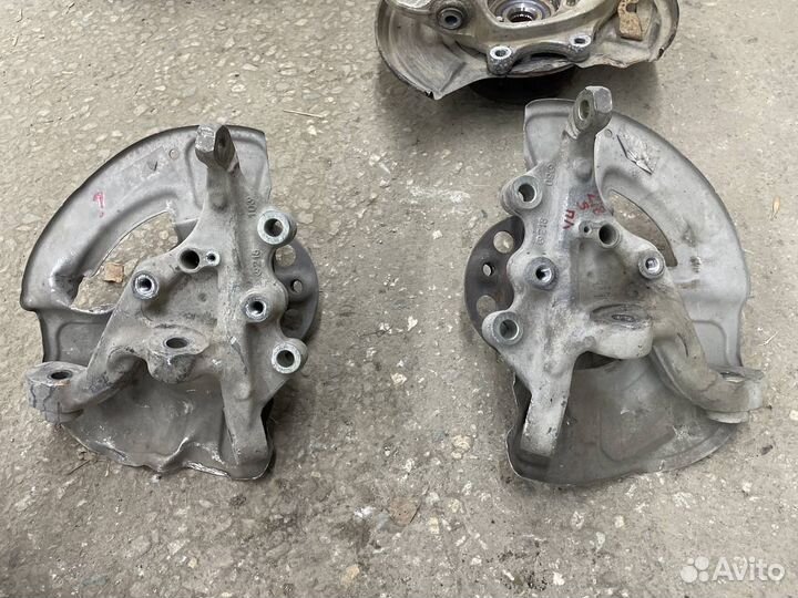 Кулак передний задний Mercedes W218 CLS cls218