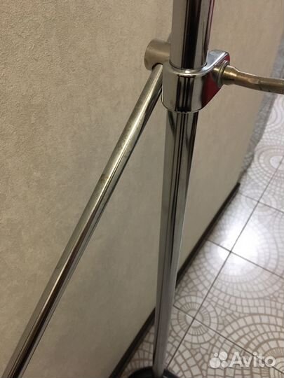 Стойка с небольшими деффектами витрина