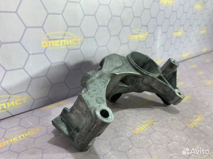 Кронштейн генератора Opel Astra H Z17DTH