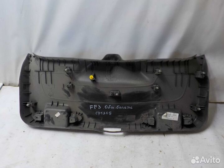 Обшивка крышки багажника Ford Focus 3