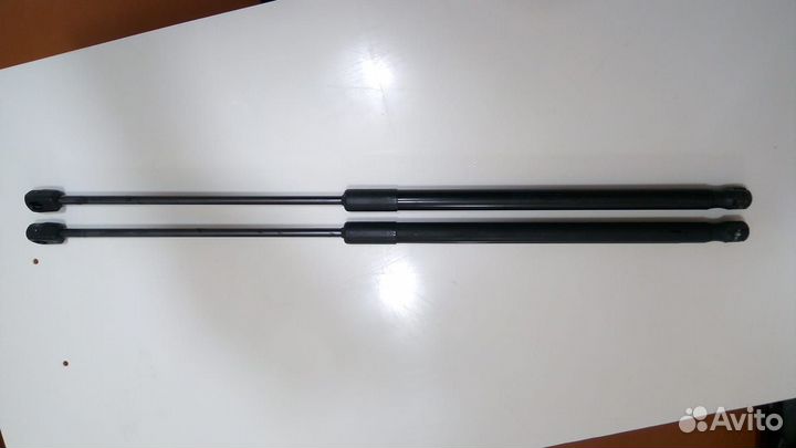 Амортизатор двери багажника Skoda Octavia II