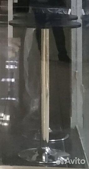 Стол на высокой ножке