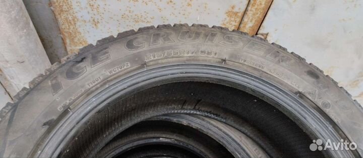 Bridgestone Ice Cruiser 7000 215/55 R17
