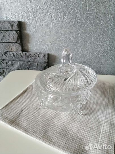 Ваза конфетница (шкатулка) на ножках