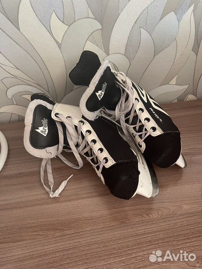 Коньки хоккейные б/у