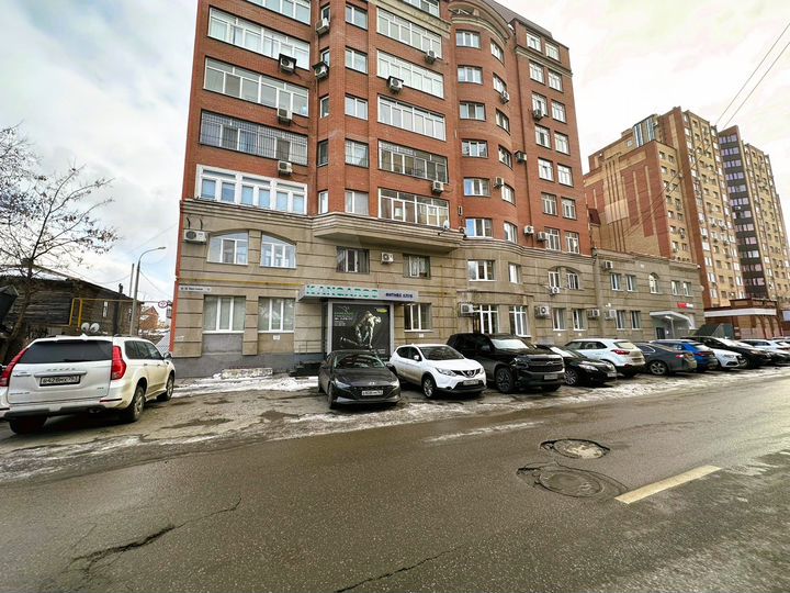 Торговое помещение на первой линии с парковкой