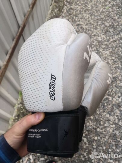 Боксерские перчатки