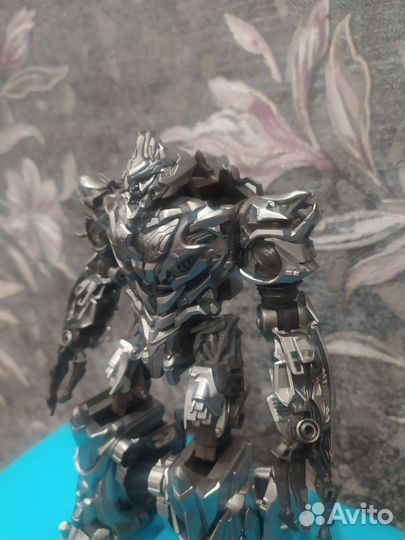 Трансформатор робот Мегатрон