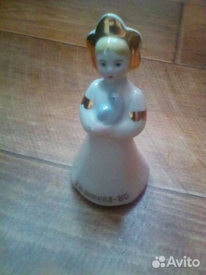 Девушка с голубем